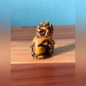 Asian Lion or Foo Dog 2" Figure Facing Backward, Tea Dyed Resin Made In Italy